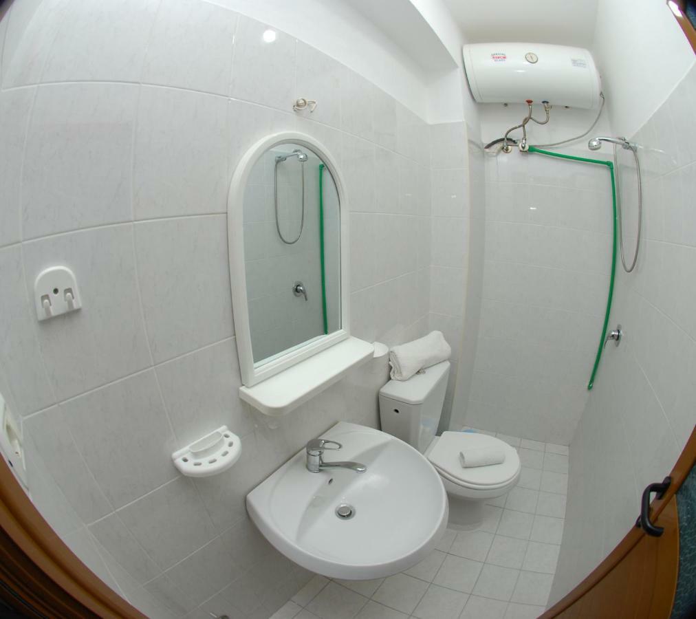 Eduart Apartments Sarandë エクステリア 写真