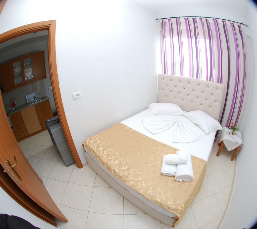Eduart Apartments Sarandë エクステリア 写真