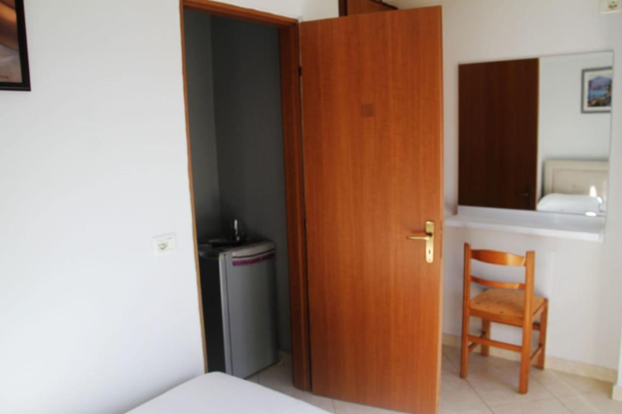 Eduart Apartments Sarandë エクステリア 写真