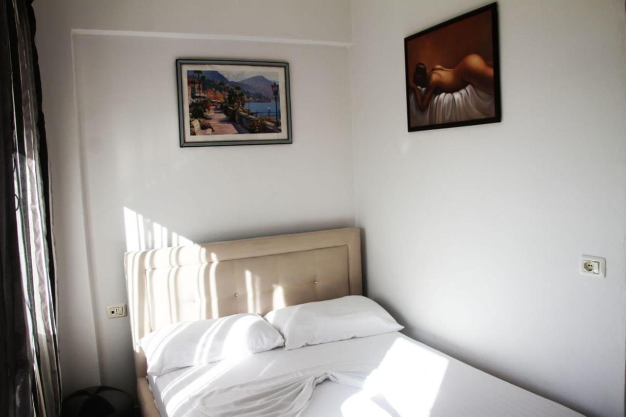 Eduart Apartments Sarandë エクステリア 写真