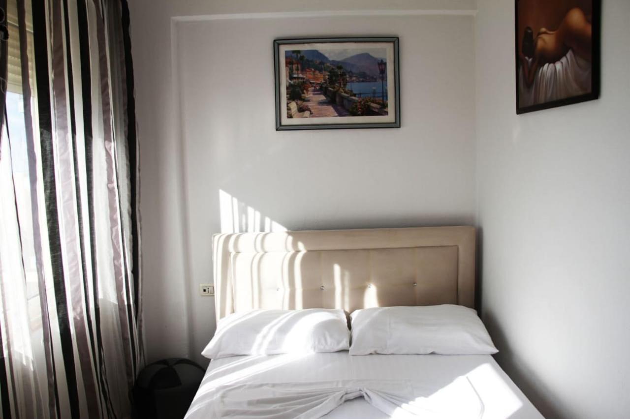 Eduart Apartments Sarandë エクステリア 写真